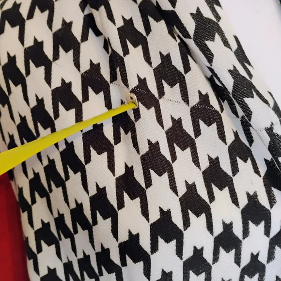 London Fog Red and Black Houndstooth Scarf and Gloves Set - Picture 15 of 17